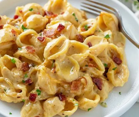 Ultimate Creamy Bacon Mac and Cheese with Three Cheese Blend - tertiary view